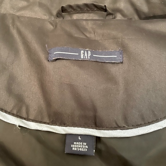 Gap Black Down Insulated Puffer Vest - Picture 7 of 10